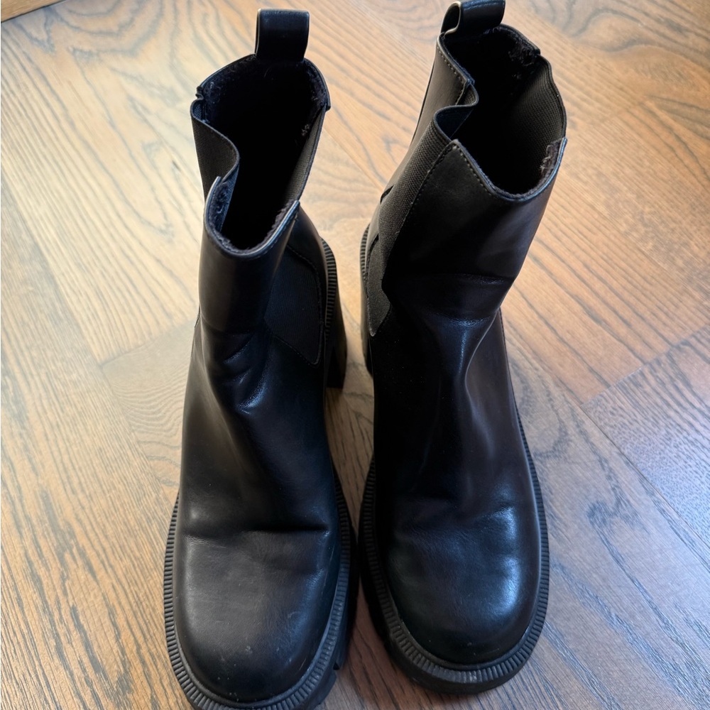 Barely used Mango Black Women's Ankle Boots in black leather. Size 40 or 9 US. - Picture 5 of 5